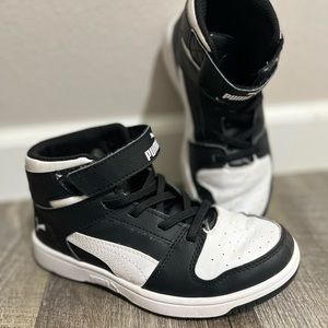 Puma rebound layup black and white little boys size 1